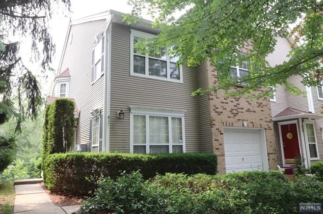 437 Santiago Ct, Mahwah, NJ 07430