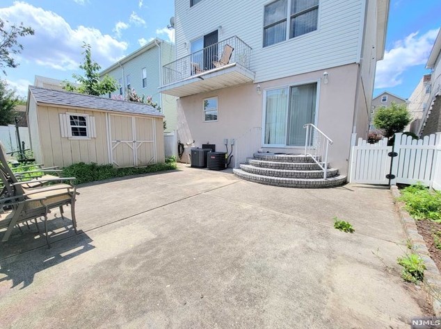 430 Elm St #1st+g, Kearny, NJ 07032