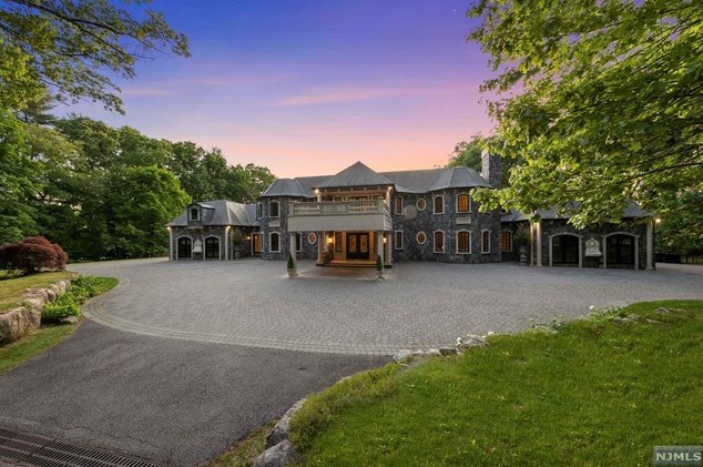 105 Chestnut Ridge Rd, Upper Saddle River, NJ 07458