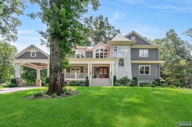 4 Brookview Ct, Ho Ho Kus, NJ 07423