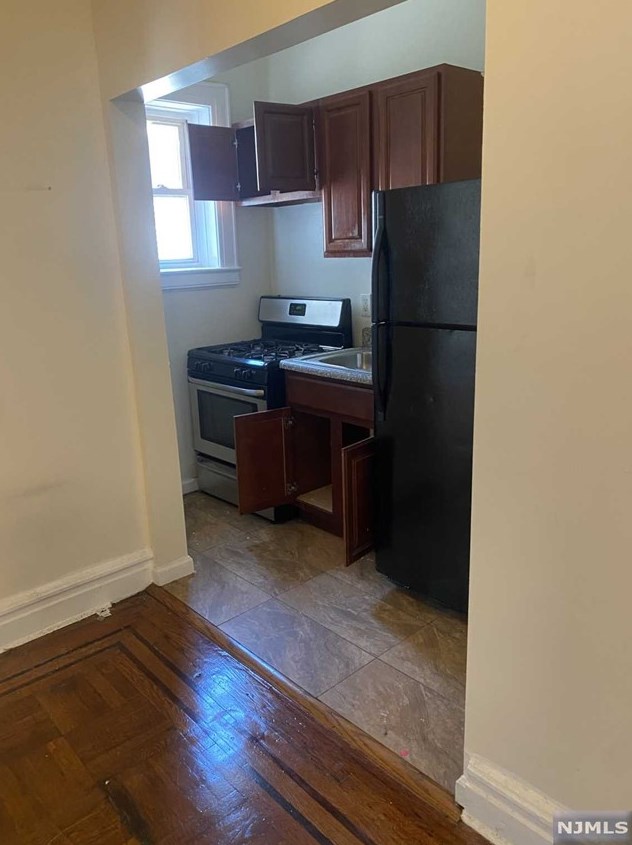 8 Monticello Ave, Newark NJ  07106-1524 exterior