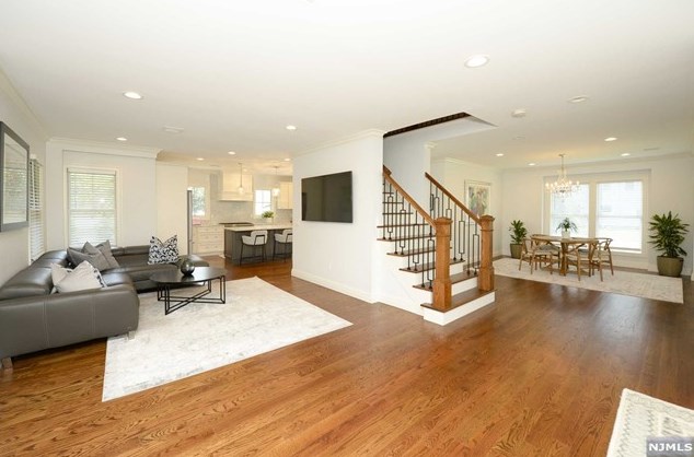 11 Madison Hts, Wyckoff, NJ 07481