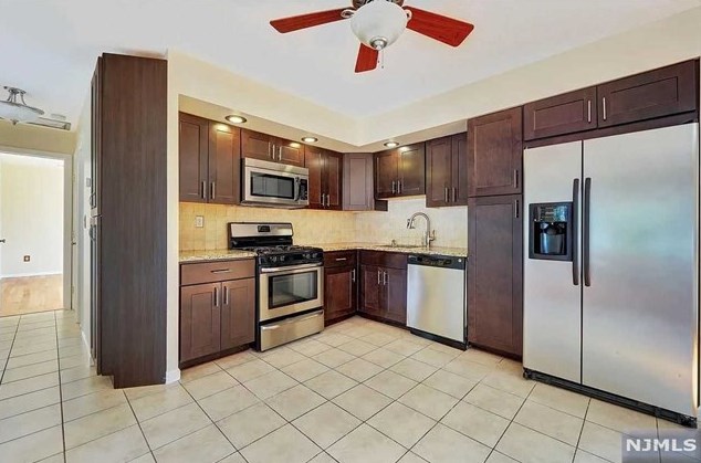 1080 Koelle Blvd, Secaucus NJ  07094-4230 exterior