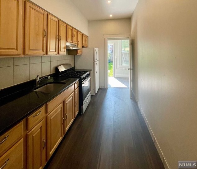 46 Lincoln St #1, Fairview, NJ 07022