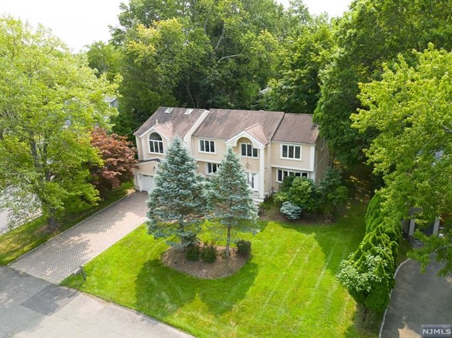 19 Jay St, Harrington Park, NJ 07640