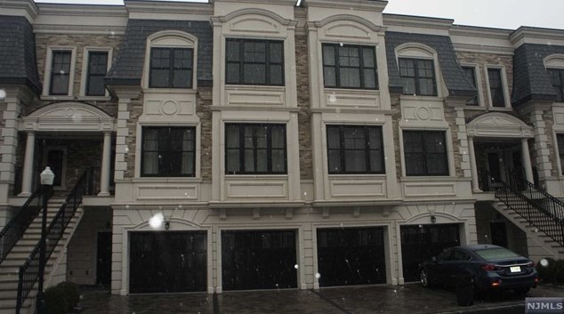 14 Marquis Ct #14, Edgewater, NJ 07020