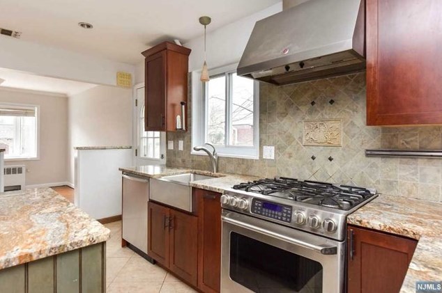 1567 Aston Ter, West Fort Lee, NJ 07024