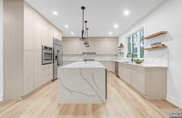 22 Lois Ave, Demarest, NJ 07627