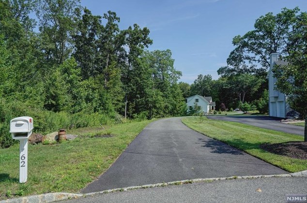 62 Leslie Dr, West Milford, NJ 07480