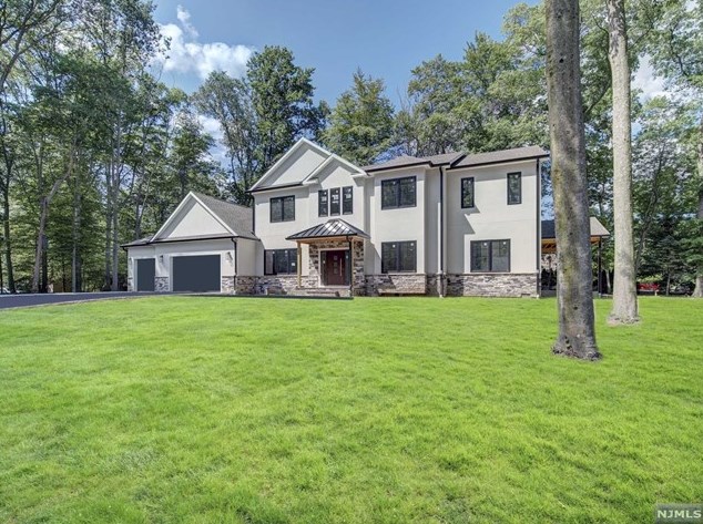 69 Grandview Ave, Upper Saddle River, NJ 07458