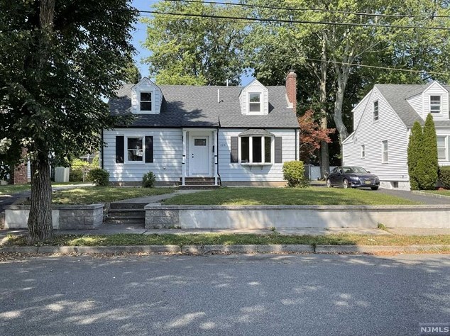 124 Oakland St, Englewood, NJ 07631