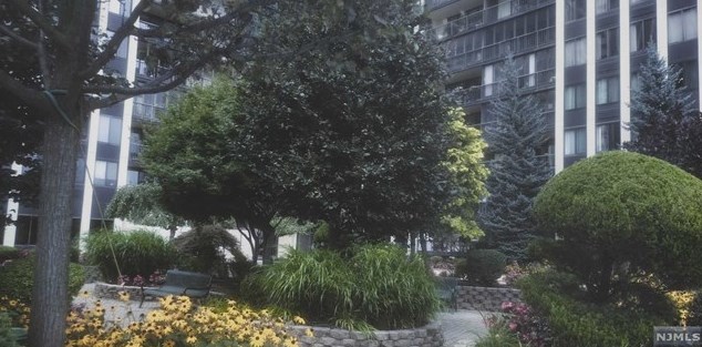 300 Winston Dr Apt 105, Cliffside Park, NJ 07010