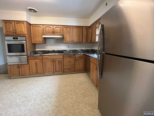 12 Grayson Pl #2, Teaneck, NJ 07666
