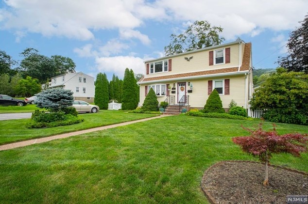 23 Spring Ave #2, Oakland, NJ 07436