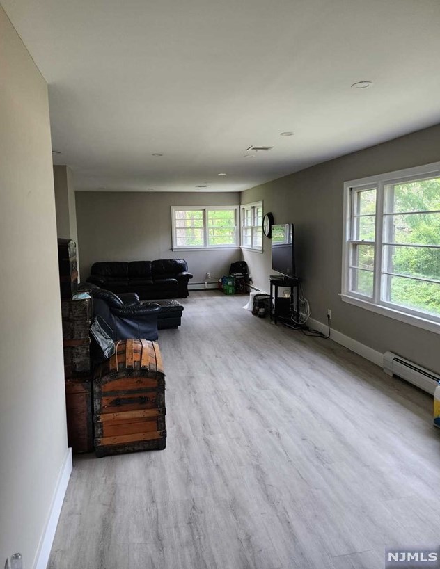 14 Black Rock Ter, Skyline Lakes, NJ 07456