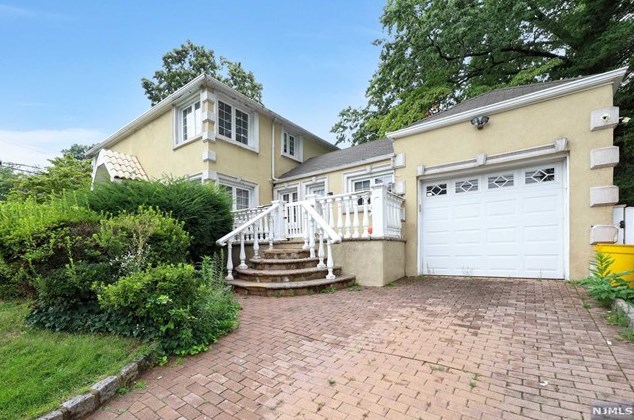 471 Emerson Ave, Teaneck, NJ 07666