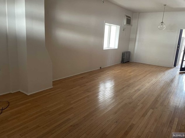 183 Linden Ave, Jersey City, NJ 07305