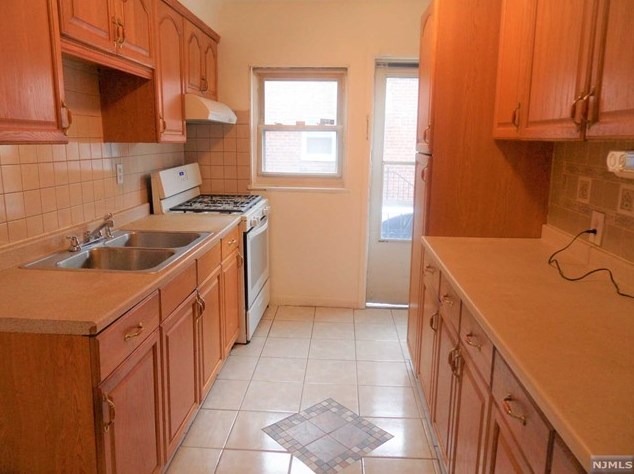 179 Norman Rd, Newark NJ  07106-3309 exterior