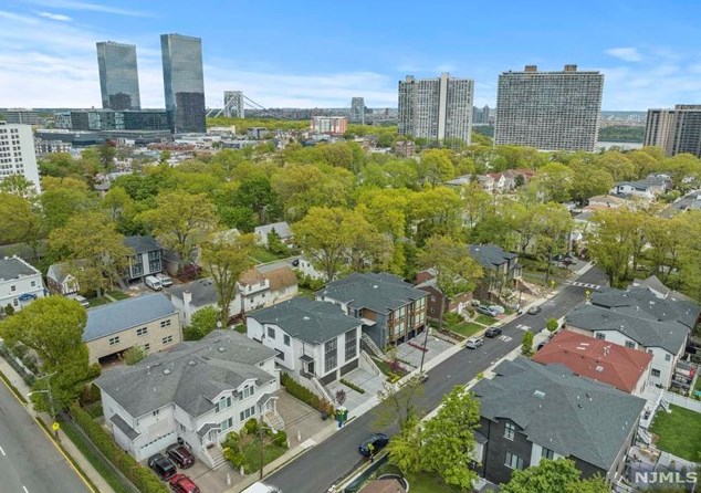 321 Slocum Way, West Fort Lee, NJ 07024-5325