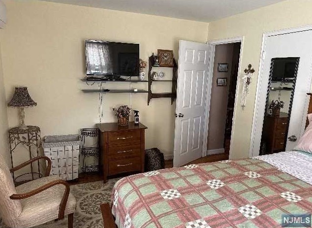 53 Donor Ave, Elmwood Park NJ  07407-1706 exterior