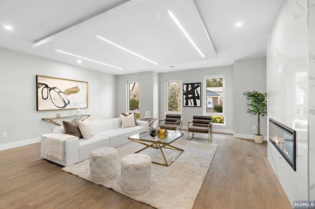 576 Kearney Ave, Cliffside Park, NJ 07010