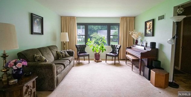 385 Hopper Ave, Ridgewood, NJ 07450