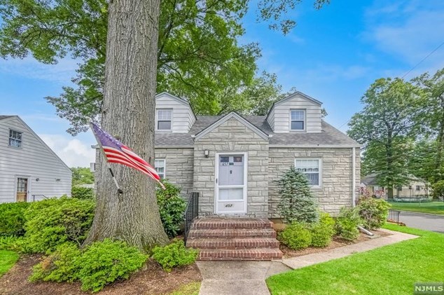 457 Charles St, N Milford, NJ 07646
