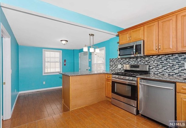 505 12th Ave, Paterson NJ  07514-1403 exterior