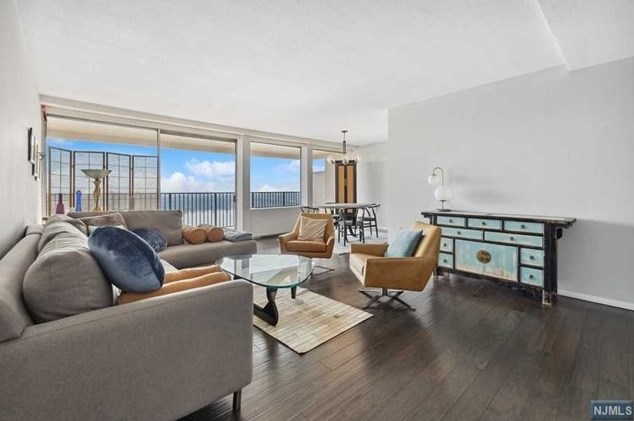 3 Horizon Rd #1207, West Fort Lee, NJ 07024