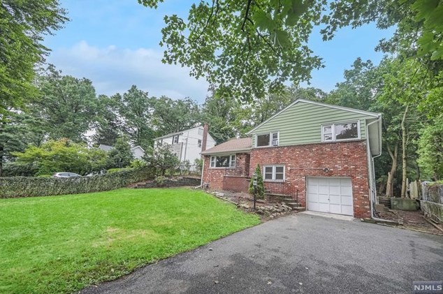 90 Dean Dr, Tenafly, NJ 07670