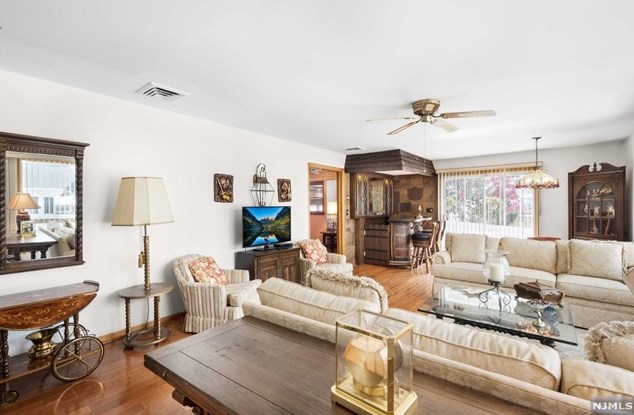 379 Washington Ave, Rutherford NJ  07070-1041 exterior