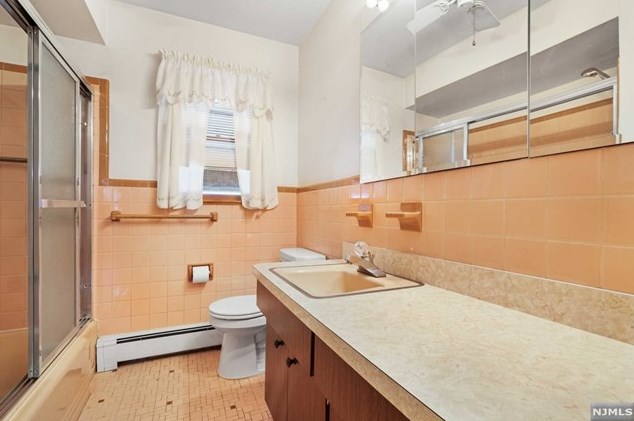 379 Washington Ave, Rutherford NJ  07070-1041 exterior