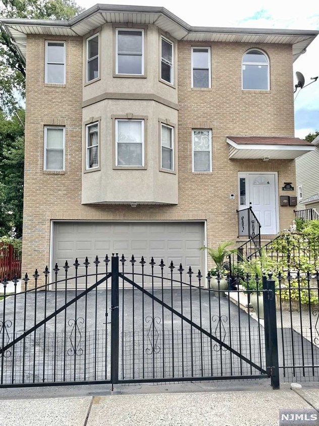 132 Hollywood Ave #2, East Orange, NJ 07018