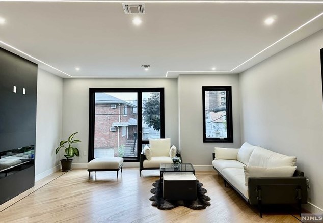 480 Jane St, West Fort Lee, NJ 07024