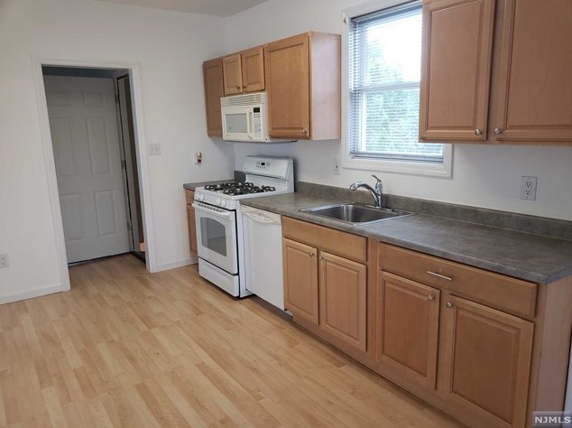 19 Dankoff Ave, Wallington, NJ 07057