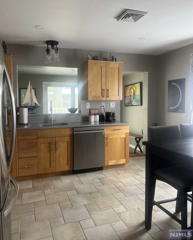 86 Bloomfield Ave, Edison NJ  08837-3324 exterior