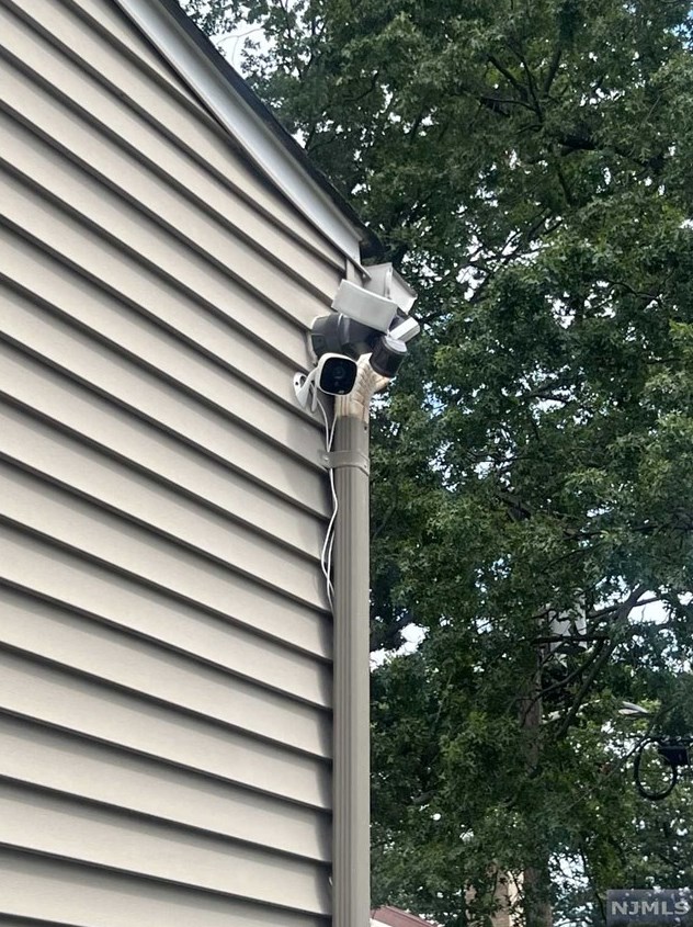 86 Bloomfield Ave, Edison NJ  08837-3324 exterior