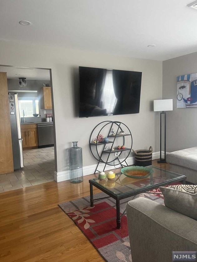 86 Bloomfield Ave, Edison NJ  08837-3324 exterior