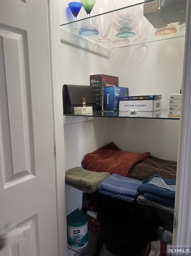 86 Bloomfield Ave, Edison NJ  08837-3324 exterior