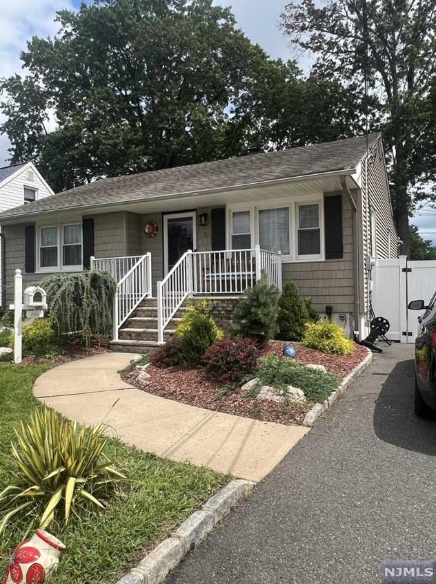 86 Bloomfield Ave, Edison NJ  08837-3324 exterior