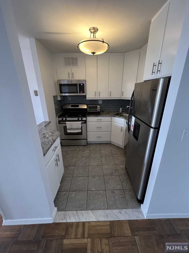2000 Linwood Ave #18n, West Fort Lee, NJ 07024