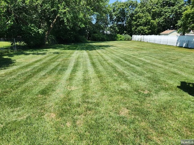 785 Decker Pl, Paramus, NJ 07652
