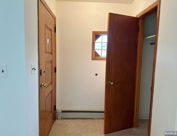 123 E Harwood Ter, Palisades Park, NJ 07650