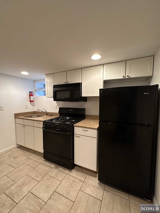 35 Charles St #1b, Lodi, NJ 07644