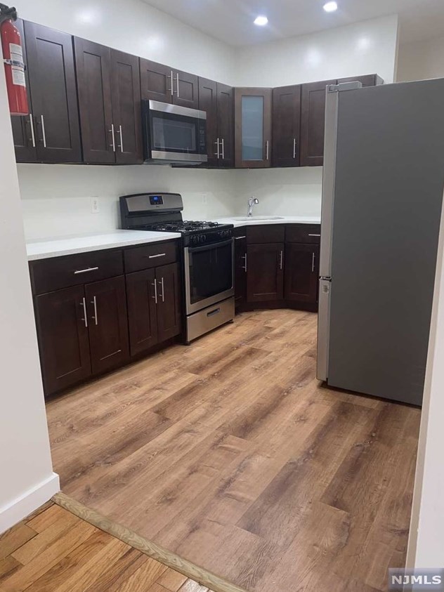 220-222 S 8th St #2r, Newark, NJ 07103