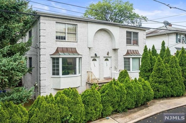 1600 Ann St, West Fort Lee, NJ 07024-2609