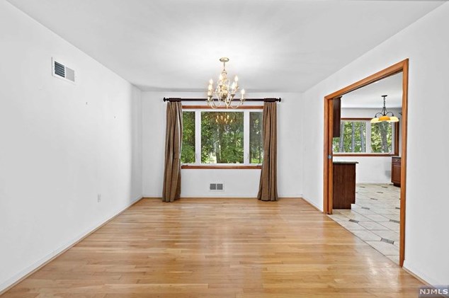 111 Ramille Ct, Paramus, NJ 07652