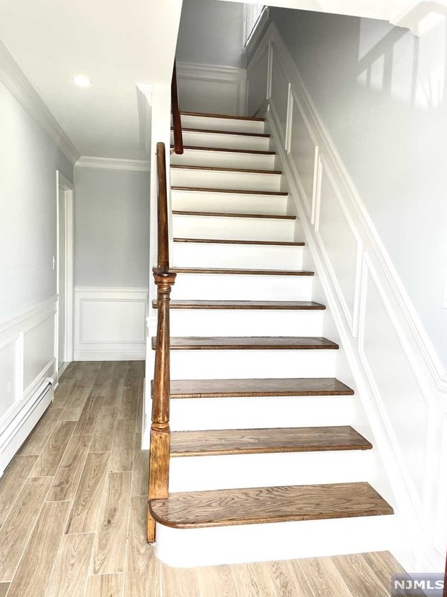 28 1st St #2, Wallington, NJ 07057