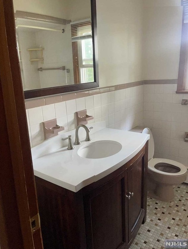 11 Millo Pl #2, Little Ferry, NJ 07643