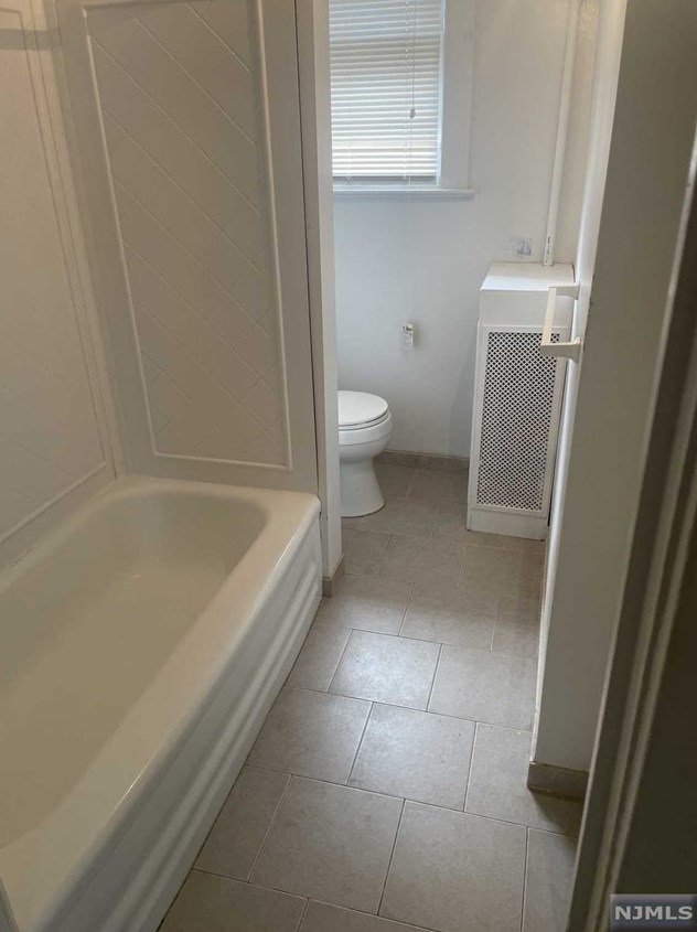 7 Thompson St, Dumont, NJ 07628